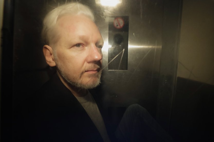 Assange se dohodl s úřady USA na přiznání a bude volný, píší agentury