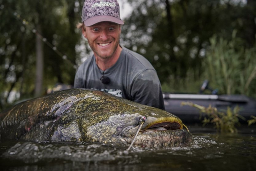 Profesionální rybář Jakub Vágner na rekordního sumce čekal 33 let