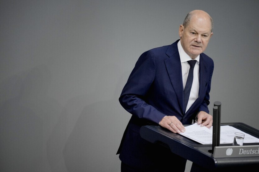 Německý kancléř v parlamentu varoval před vzestupem populismu v Evropě