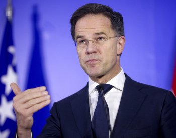 Stoltenberga v čele NATO vystřídá Rutte, potvrdily členské státy