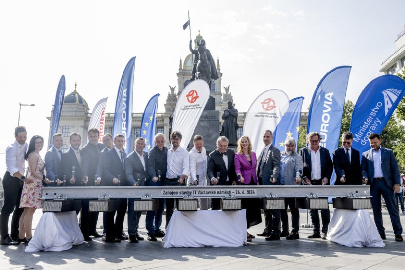 Na Václavském náměstí slavnostně začala stavba tramvajové tratě