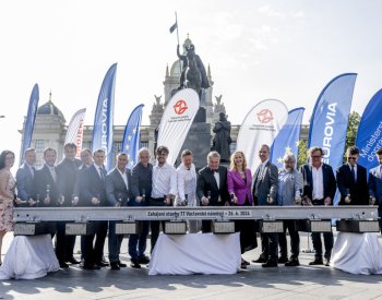 Na Václavském náměstí slavnostně začala stavba tramvajové tratě