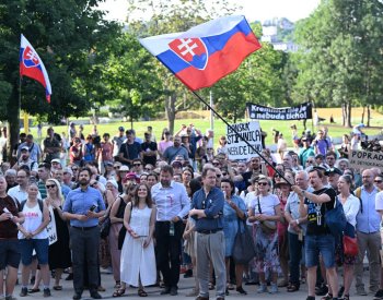 Slovenský parlament schválil omezení shromažďovacího práva
