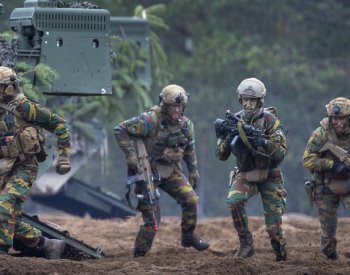 Polsko a Pobaltí vyzývají EU k vybudování obranné linie u Ruska a Běloruska