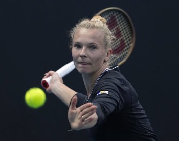 Zraněná Siniaková odstoupila, Menšík vypadl, Kopřiva si zahraje Wimbledon