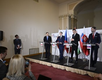 Češi v rámci V4 nejméně podporují vstup Ukrajiny do EU, uprchlíky mají za zátěž