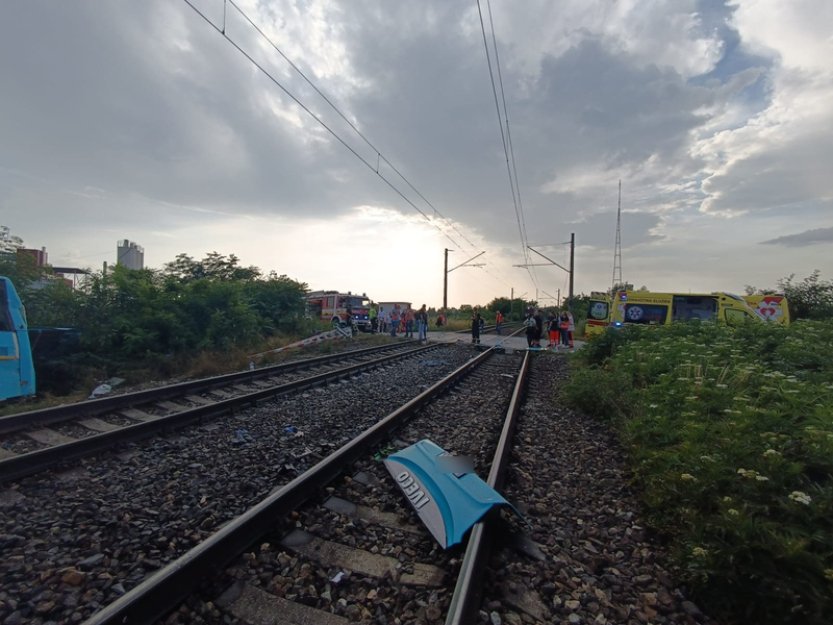Vlak, který narazil na jihu SR do autobusu, jel po uzavřené koleji, řekl ministr
