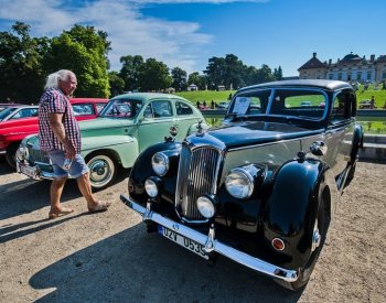 Ve Slavkově u Brna je k vidění téměř tisíc historických vozidel