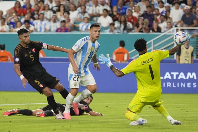 Fotbalisté Argentiny zakončili skupinu Copy América výhrou nad Peru