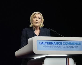 Politické strany ve Francii po 1. kole voleb spojují síly proti krajní pravici