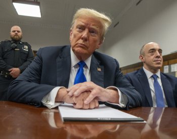 Trump požádal soud, aby odložil vynesení trestu v kauze plateb pornoherečce