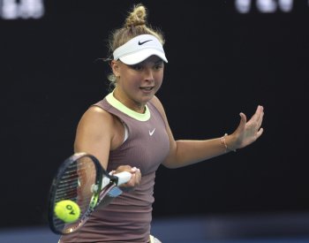 Fruhvirtová chtěla ve Wimbledonu vzdát, nakonec přemohla virózu i Andrejevovou