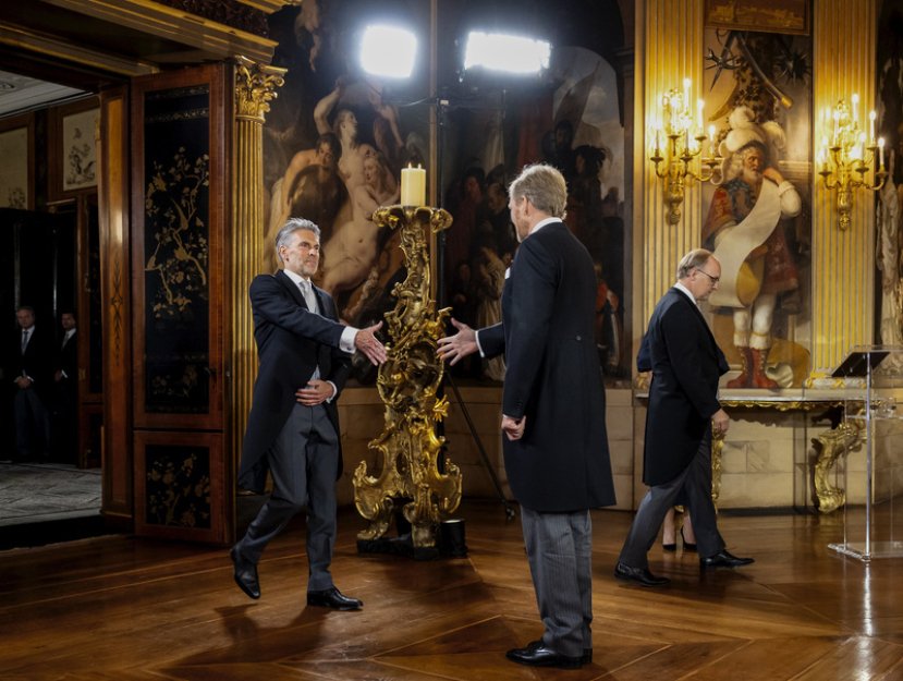 Nizozemský král uvedl do funkce Schoofovu vládu, Rutteho éra po 14 letech končí