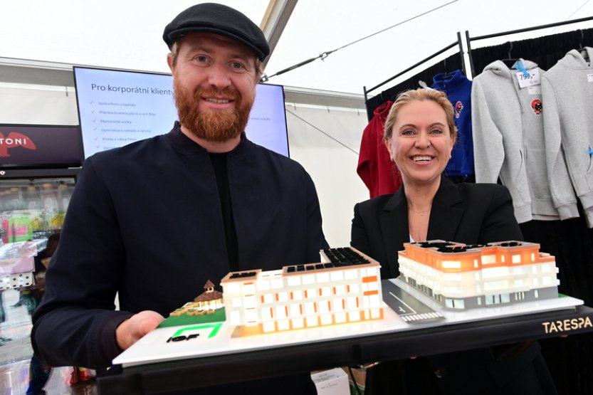 Hosté festivalu v K.Varech i partneři podporují nadaci hokejisty Jakuba Voráčka