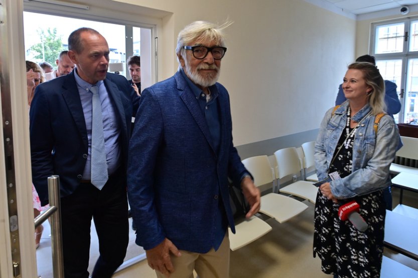 Bartoška se stal patronem nových onkologických ambulancí v karlovarské nemocnici