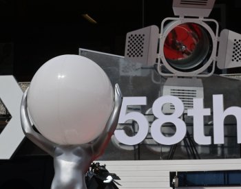 Karlovarský festival uvede v hlavní soutěži snímek Náhlý záblesk hlubších věcí