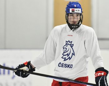 Obránce Adam Jiříček uzavřel v NHL tříletý nováčkovský kontrakt se St. Louis