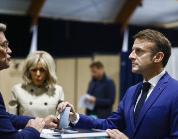 Politico: Kde je Macron? Prezident zmizel v době předvolební krize