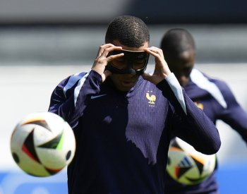 Mbappé proti idolu Ronaldovi, jedna ze superstar pojede po čtvrtfinále domů