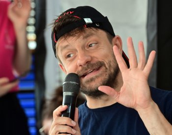 Film Vlny vynesl režiséru Jiřímu Mádlovi cenu innogy Modrá kostka