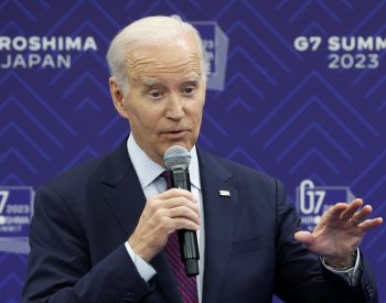 Dohoda o dluhovém stropu zabránila kolapsu, míní Biden