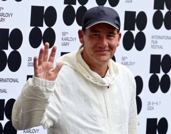 Britský herec Clive Owen na karlovarském festivalu uvede film Na dotek