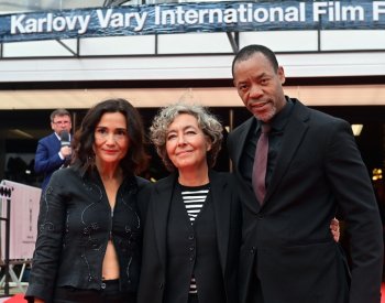 Karlovarský festival uvedl poslední dva soutěžní filmy, Banzo a Zákoutí lásky