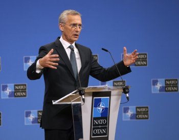 Orbán v Moskvě nereprezentuje NATO, uvedl Stoltenberg