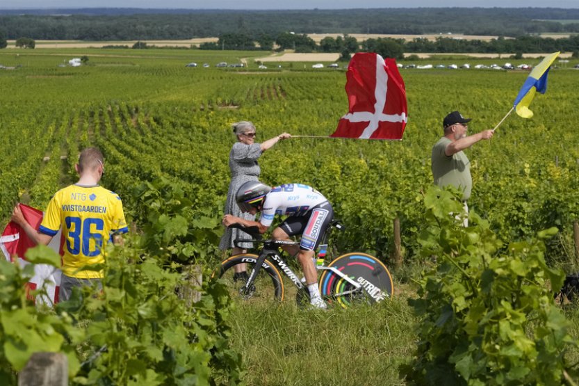 Evenepoel ovládl na Tour časovku a stáhl manko na vedoucího Pogačara
