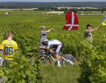 Evenepoel ovládl na Tour časovku a stáhl manko na vedoucího Pogačara