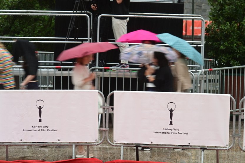 Druhý festivalový víkend v K.Varech ubylo návštěvníků v hostelu i ve stanech