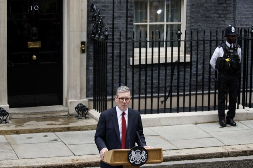 Starmer skoncoval s plánem na deportace migrantů do Rwandy, uvedl The Telegraph