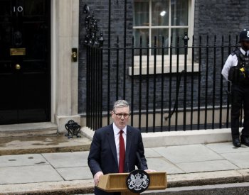 Starmer skoncoval s plánem na deportace migrantů do Rwandy, uvedl The Telegraph