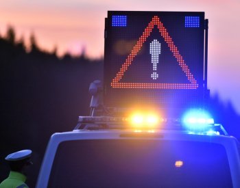 Na Kutnohorsku po nárazu auta do stromu zemřelo dítě, další dva zranění