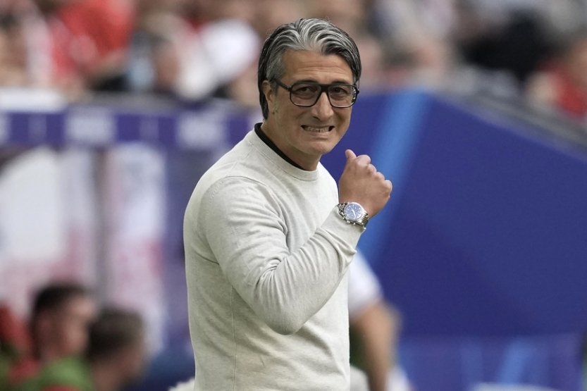 Trenér švýcarských fotbalistů se zastal neúspěšného exekutora penalty Akanjiho