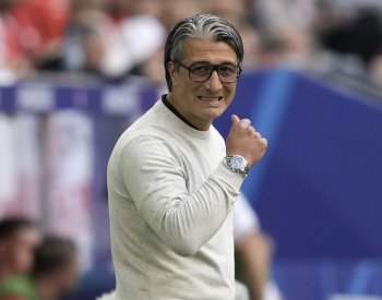 Trenér švýcarských fotbalistů se zastal neúspěšného exekutora penalty Akanjiho