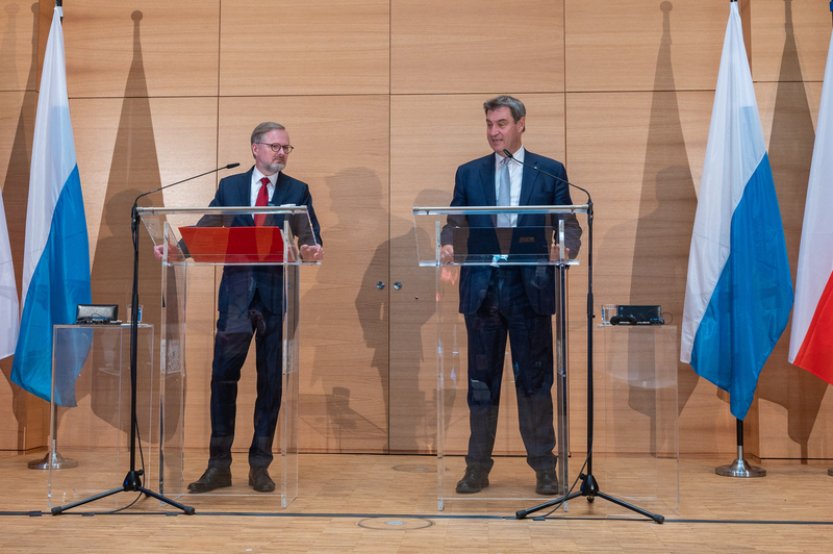 Fiala navštíví Bavorsko, jednat bude se Söderem a vystoupí na pohraničním fóru