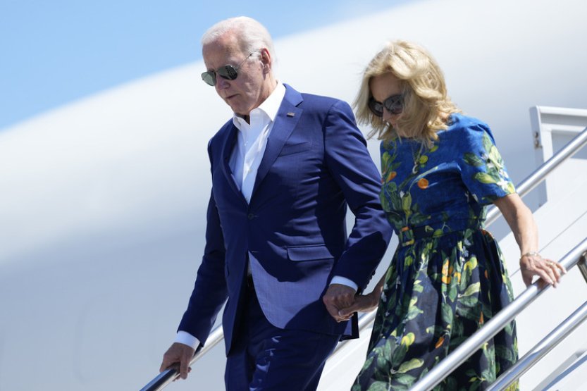 Pět demokratů z Kongresu Bidena vyzvalo k odstoupení z kampaně, prezident odmítá