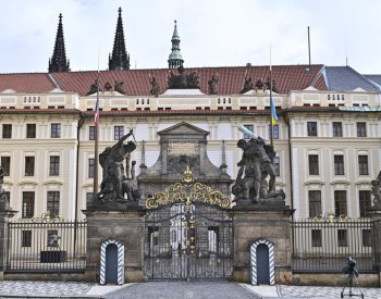 Kvůli rekonstrukci sloupků je zavřená Brána gigantů na Pražském hradě