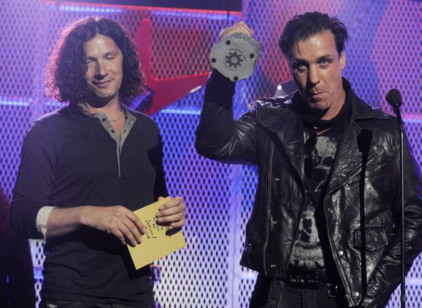 Nakladatelství ukončilo spolupráci s frontmanem kapely Rammstein