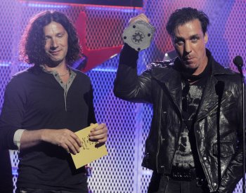 Nakladatelství ukončilo spolupráci s frontmanem kapely Rammstein