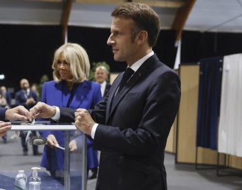 Čeští politici se neshodují v tom, zda Macronovi vyšel tah s předčasnými volbami