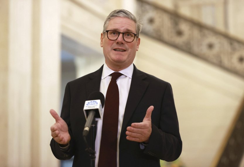 Nová britská vláda dál představuje své plány, Starmer chce 