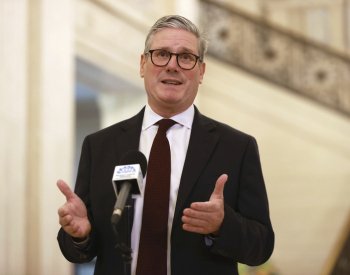 Nová britská vláda dál představuje své plány, Starmer chce `lepší` dohodu s EU