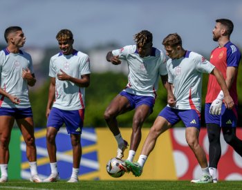 Mezi Španělskem a Francií se v úterý rozhodne o prvním finalistovi Eura