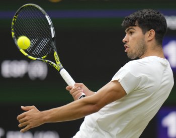O semifinále Wimbledonu bude hrát obhájce Alcaraz i světová jednička Sinner