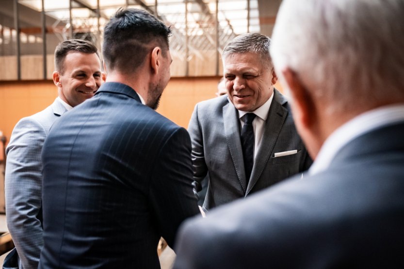 Fico dva měsíce od atentátu poprvé přišel na jednání svého kabinetu