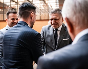 Fico dva měsíce od atentátu poprvé přišel na jednání svého kabinetu