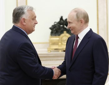 Politico: Orbán se utrhl ze řetězu, pohybuje se jako zfetovaný kocour