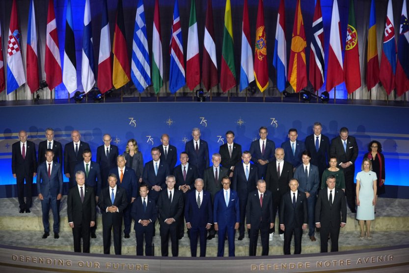 Summit NATO ve Washingtonu dnes pokračuje prvním pracovním zasedáním